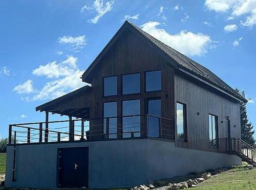 Hill House Marisel