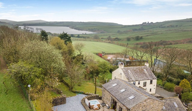 Hill Side Barn