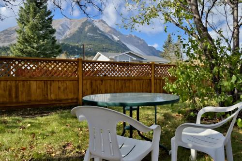 Hillcrest Hideaway Spacious Mountain View Oasis