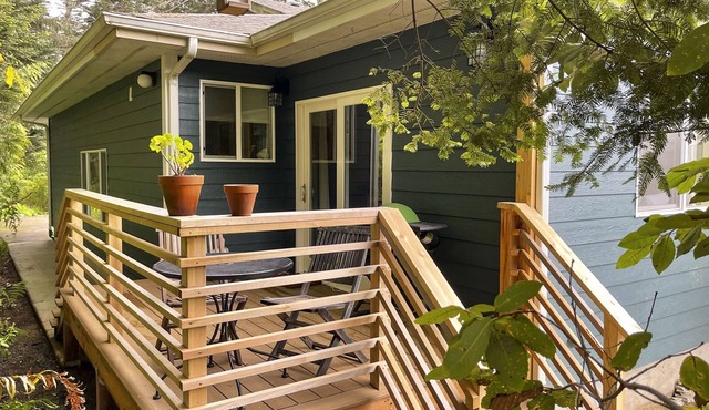 ‘Hillside Abode’ Couples Escape 2 Miles to Coast!