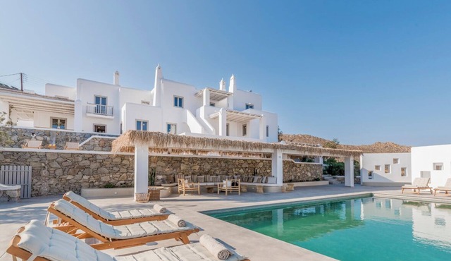 Hillside BB Villa with privacy and stunning views, steps from Agios Sostis beach