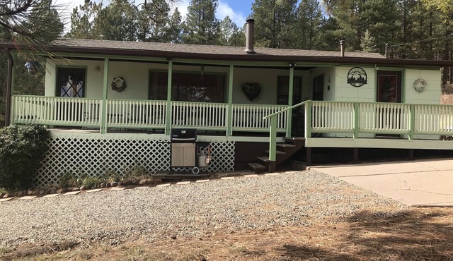 Hillside Cottage: Restful, quiet setting Coconino County Permit # STR-25-0566