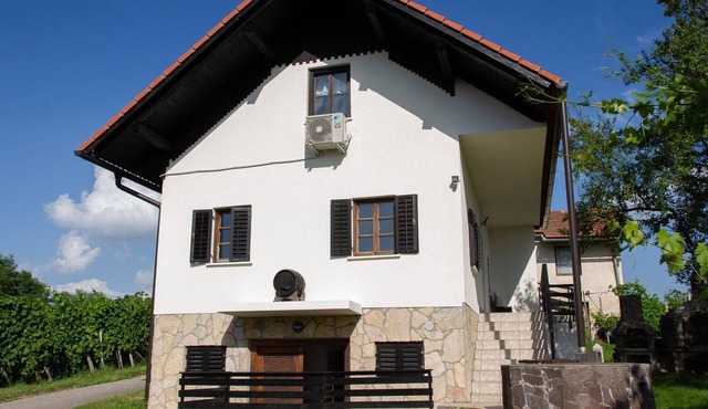 Hillside Haven Holiday Home with Sauna and Hot-Tub - One Bedroom Holiday Home with Sauna and Hot-Tub