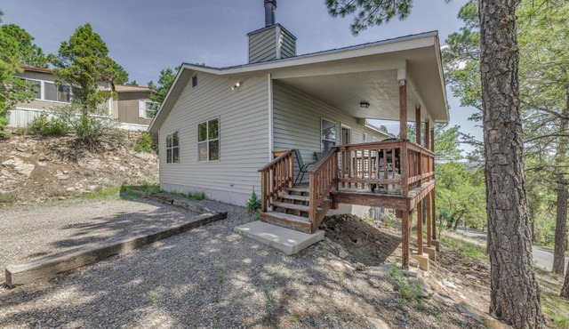 Hillside Haven w/Deck < 2 Miles to Dwtn Ruidoso!