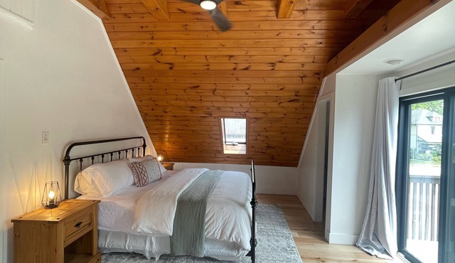 Hillside Hideaway in the Heart of Port Stanley