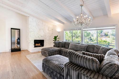 Hillside Hideaway - Private Woodland Hills Canyon Suite
