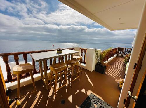 Hillside villa - pool, hot tub & harbor views