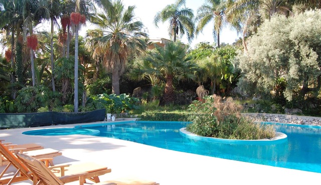 Hillside Villa, Pool, Panoramic, Quiet, Fireplace, WiFi, Aircon, 6 people