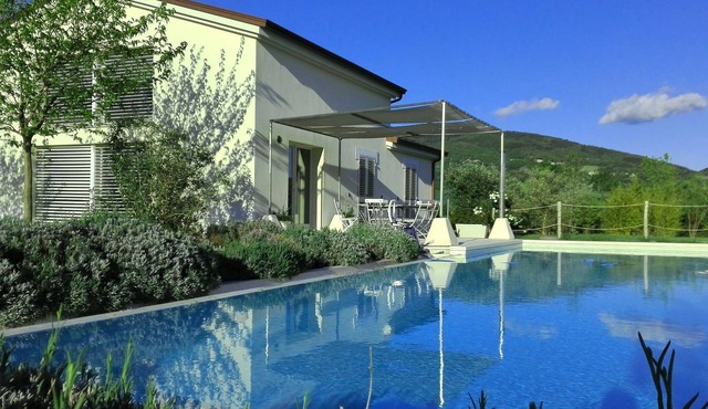 Hillside Villa with Swimming Pool and Jacuzzi - Frasassi Caves