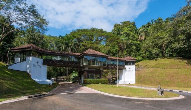 Hilltop condo with beautiful ocean view!