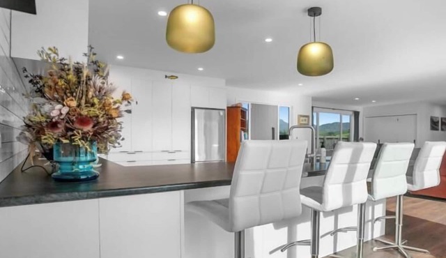 Hilltop Haven - Whangamata