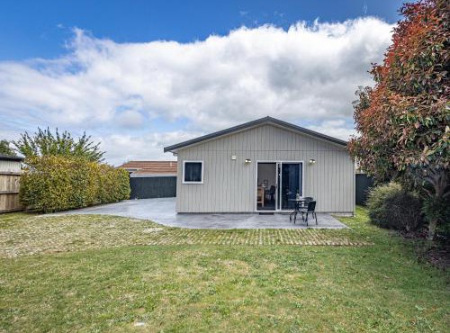 Hilltop Hideaway - Taupo Holiday Home