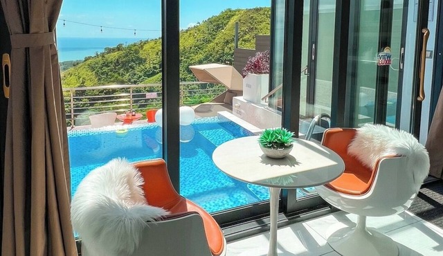 Hilltop Oasis Heated Private Pool + Parking