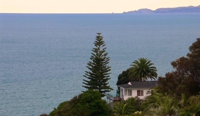 Hilltop Views - Bluff Hill Holiday Home