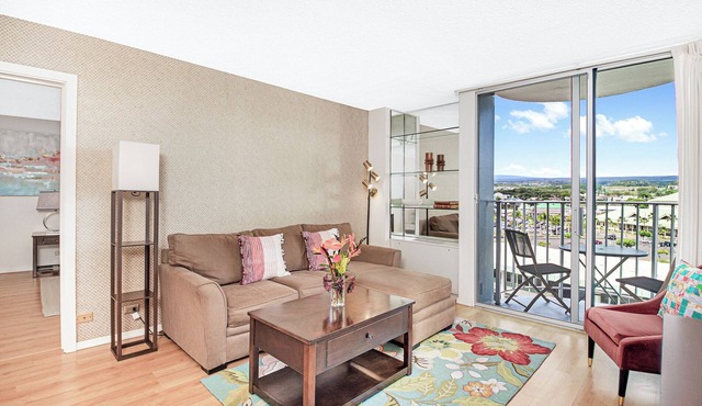 Hilo Lagoon Centre 707, air conditioned 2 bedroom, 2 bath condo in Hilo