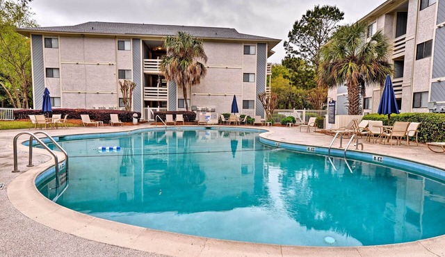 Hilton Head Condo: Beach Supplies, Walk to Shore!