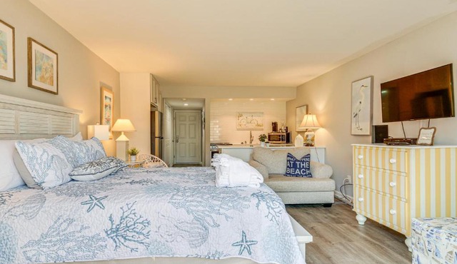 Hilton Head Island Studio w/Patio: Walk to Beach!