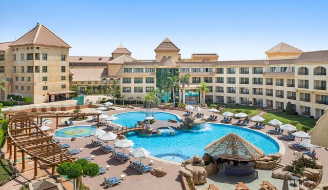 Hilton Pyramids Golf