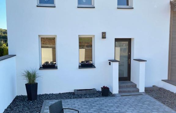 Hinter'm Mäuerchen