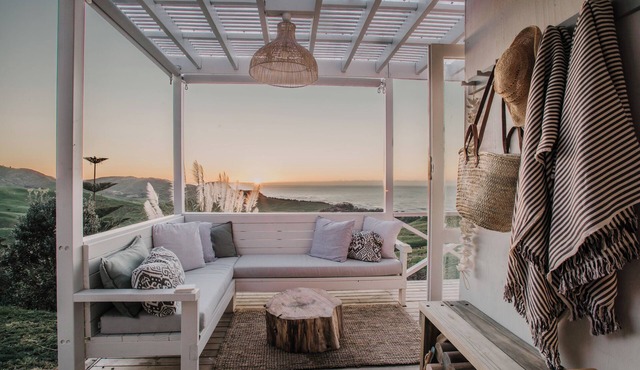 Hinterland Retreat. Coastal glamping cabin minutes from the surf.