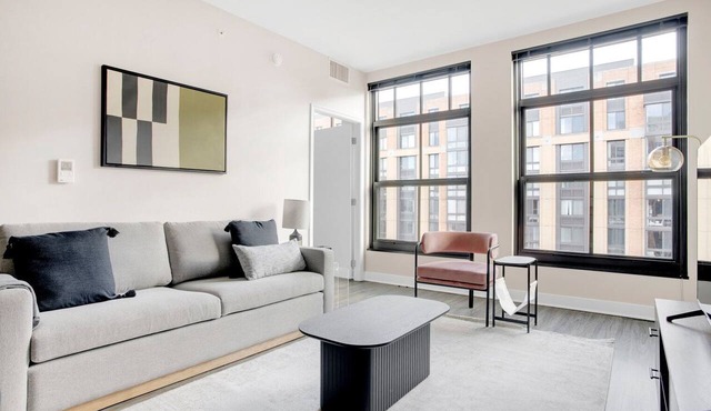 Hip Mount Vernon 1BR w/Pool & Gym, walk to Smithsonian, by Blueground