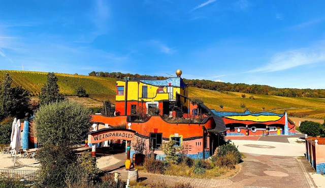 Hirn Winery & HUNDERTWASSER articles in the wine paradise