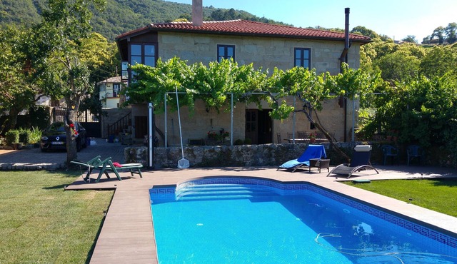 Historic holiday home with pool ideal for families in the Ribeira Sacra