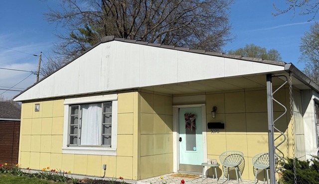 Historic 2 Bed Lustron Home in Speedway - Walking distance to IMS