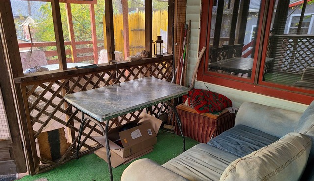 Historic 3-bedroom house close to Square and IU with WiFi and AC in Bloomington