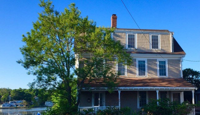 Historic Beach House on Pond Across from Beach - graduation, WorldCup, beach?
