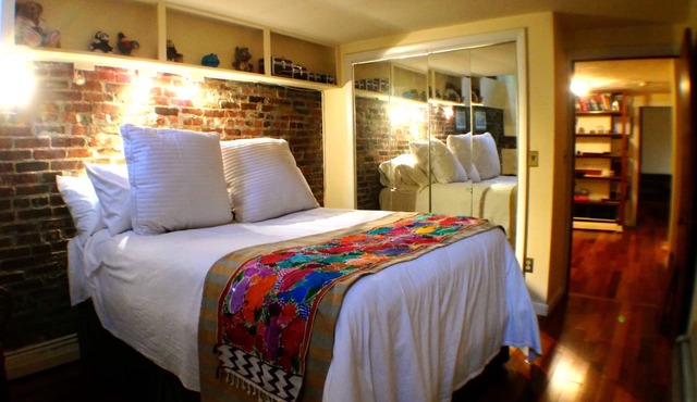 Historic Beacon Hill Duplex -2 bed 1.5 bathrooms Condo -heart of Boston