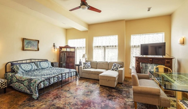 Historic building with comfortable rooms in De Soto