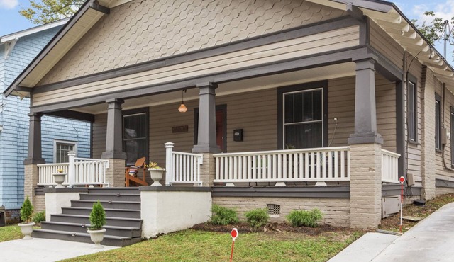 Historic Bungalow 2 Blocks from Uptown Action & 6 Blocks from ECU!