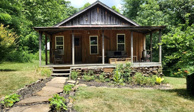 Historic Cabin Ideal for a Rustic Getaway in Compton, Arkansas