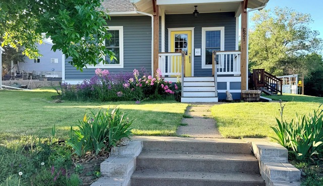 Historic Charm, Modern Comfort Close to Downtown with AC Family and Pet Friendly