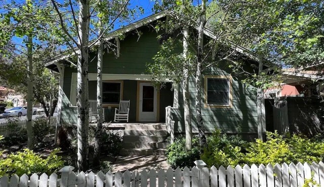 Historic Downtown Cottage with Beautiful Courtyard