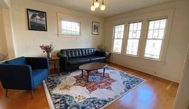 Historic Downtown Flat, No. 3
