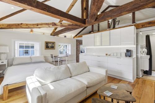 Historic flat - Old Town - 5 min to Salem, beach