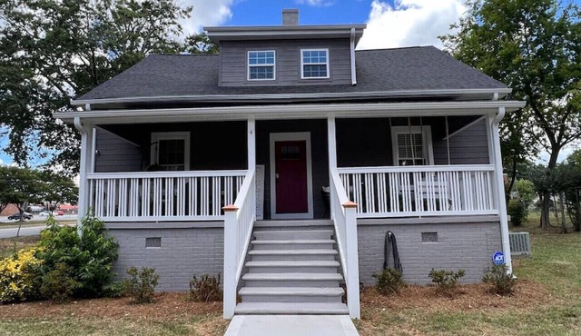 Historic Home in Downtown Greer Shop,Eat & Sleep