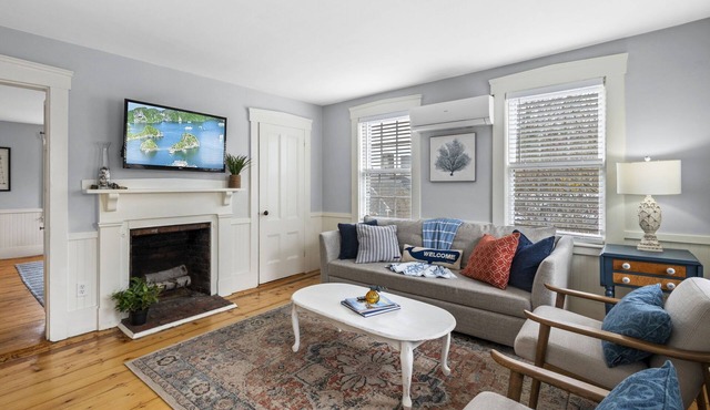 Historic home with modern amenities in the heart of town, walk everywhere!