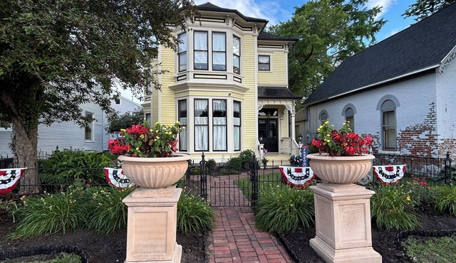 Historic Hull House INN - House