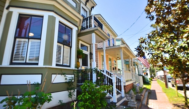 Historic John Starr 1892 Home! Pet Friendly 3 Bedroom Masterpiece~Summer Vaca!