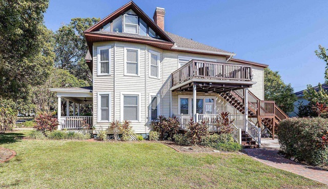 Historic Lakeland Retreat | 4 King Beds & Private Deck | Walk to Florida Southern