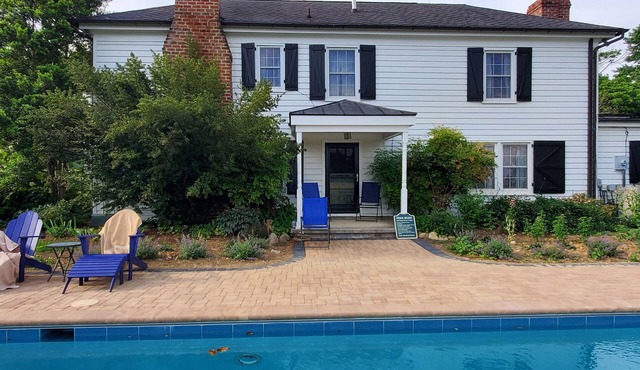 Historic manor house on working farm with pool and sauna 10 minutes from VA Tech