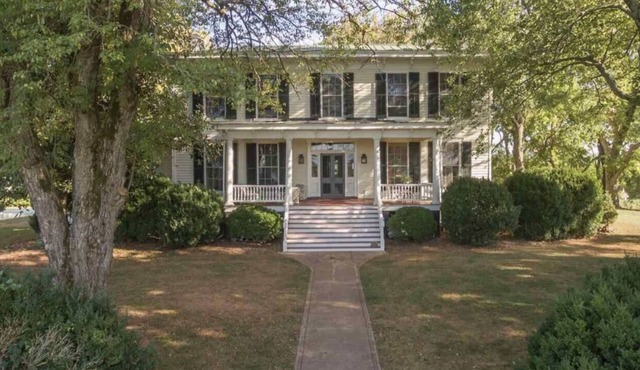 Historic Manor House with Beautiful Pool and Mountain Views