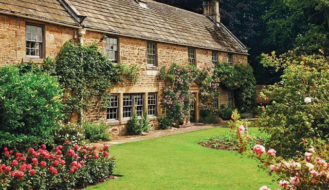 Historic manor house with full size snooker table surrounded by mature gardens.