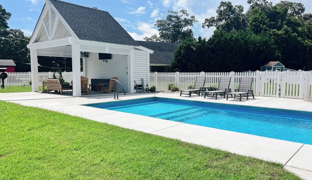 Historic OBX Farmhouse w/Private Pool in the Heart of Manteo - 3 Bed/2 Bath