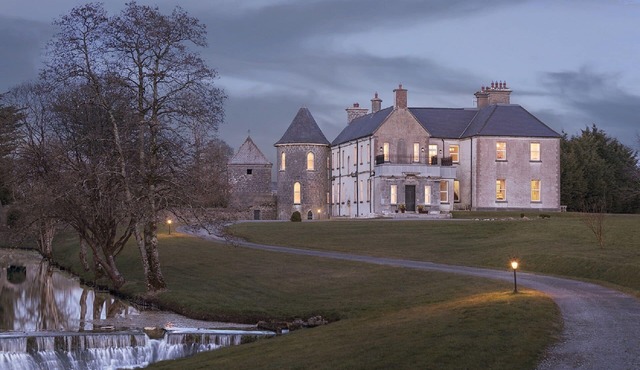 Historic Riverside Manor on 33 private acres
