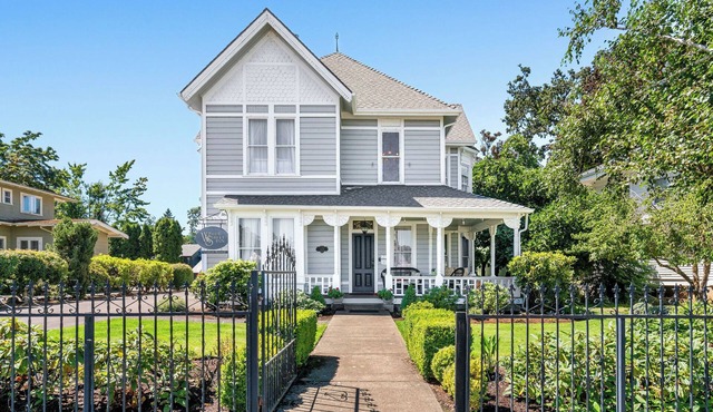 Historic Silverton Home 5 BR, 6 Bath. Ask about 6th & 7th bedroom add-ons.