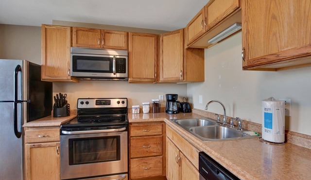 Historic St Louis Community living with 4 bedrooms!